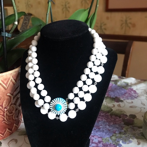 WHITE NECKLACES (2) - Picture 8 of 10